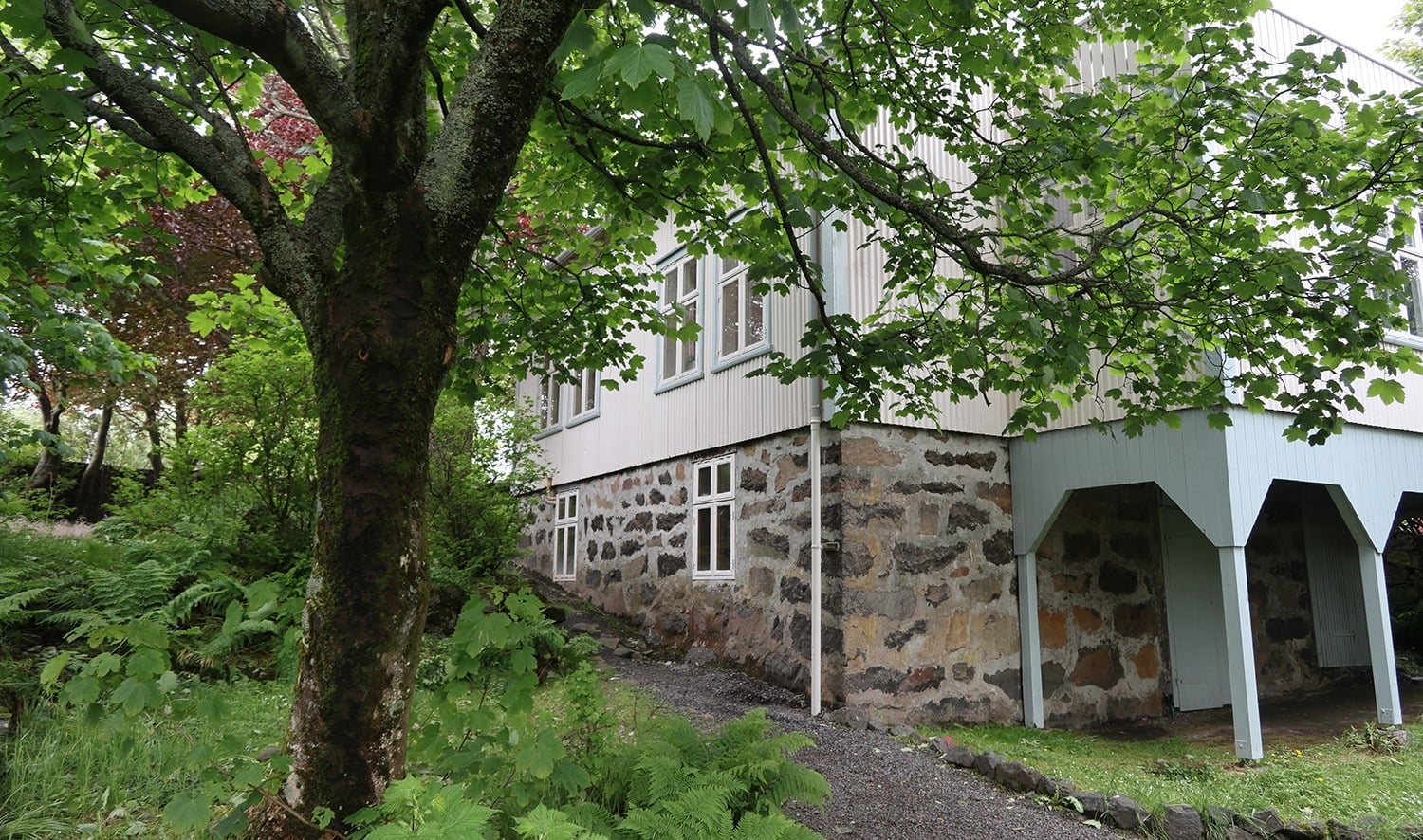 Summarmynd av Hans Andriasar húsi, har Rithøvundafelagið heldur til